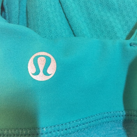 Lululemon twist front Y back tank size 4 - Picture 3 of 8